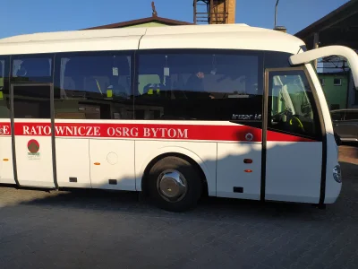 A.....1 - Autobus cały czas jest w (ogrzewanym zimą) garażu podpięty do zewnętrznego ...