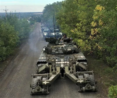 contrast - Co to za.pojazd na pierwszym planie?

#militaria #czolgi #armia #wojsko ...