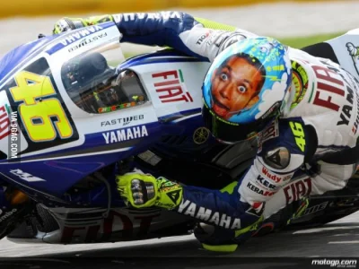 Ejmen - @Morenk4: Valentino Rossi miał taki kask, w sumie strzelam, że to jego autors...