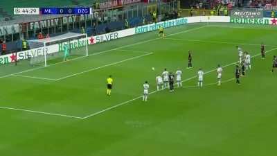Minieri - Giroud z karnego, Milan - Dinamo Zagrzeb 1:0
Mirror + faul
#golgif #mecz ...