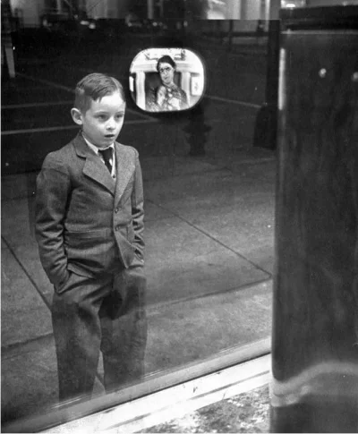 JanParowka - Chłopiec, który pierwszy raz zobaczył telewizor. 1948r.
Warto zwrócić u...