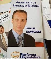 EmDeCe - Janusz Kowalski nie istnieje. To znaczy istnieje, ale nie jest człowiekiem. ...