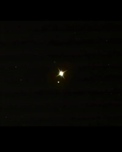 Loskamilos1 - Ziemia i księżyc widziane z okolic Saturna. Zdjęcie wykonane przez sond...