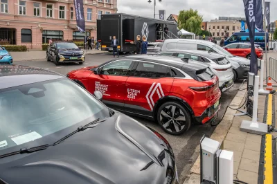 francuskie - Dzisiaj w Bydgoszczy drugi dzień z E-tech Tour Renault 2022 w centrum, n...