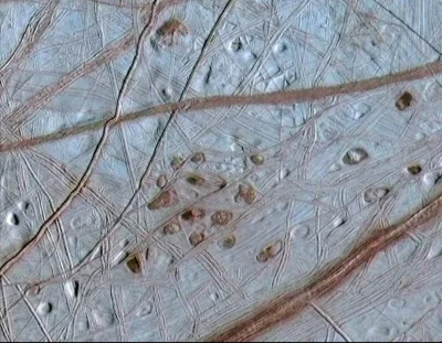 Loskamilos1 - Zdjęcie wykonane przez sondę Galileo przedstawia powierzchnię jednego z...