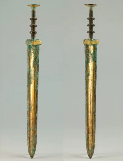 Loskamilos1 - Krótki miecz z pozłacaną powierzchnią pochodzący z Okresu Walczących Kr...