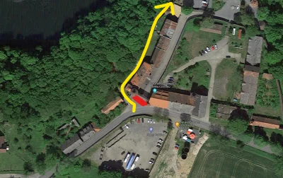 plnk - @wycopeczek: na czerwono wejście do zamku, żółta droga to zejście do przystani...