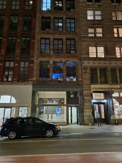 gonzo91 - Broadway 368, #newyork.
Pierwsze piętro, prawdopodobnie okno po prawej, "bi...