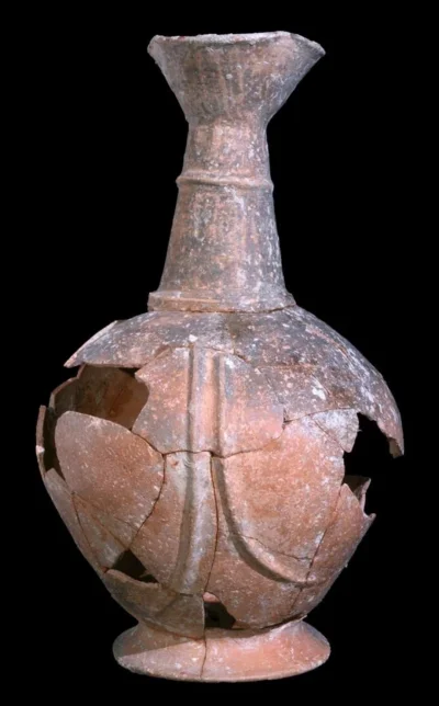 Loskamilos1 - Kananejska waza pochodząca z Izraela, według badań służyła do przechowy...