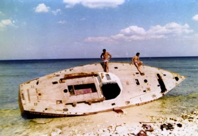 bezpardonowyskunks - Rozbity o skały na wybrzeżach Kuby "Dar Przemyśla" - jacht, któr...