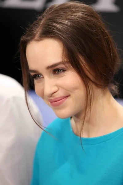 FoxX21 - (｡◕‿‿◕｡)
#emiliaclarke #ladnapani