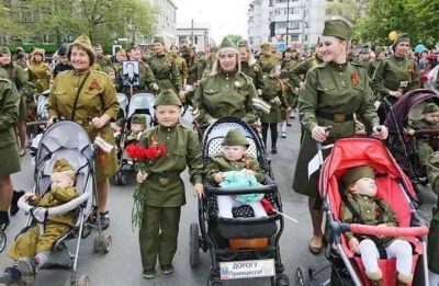yosemitesam - #rosja #ukraina 
#wojna 
Jeszcze w maju tak kochali armię, tak się uś...
