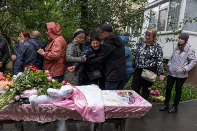 Grooveer - Pogrzeb ukraińskiej dziewczynki zabitej przez ruskie wojsko
#wojna #ukrain...