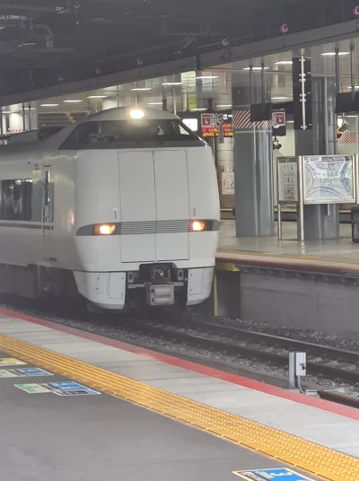 Shishu - @Shishu: Limited Express kończący swój bieg na stacji Shin-Osaka