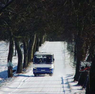 SmiechoslawPierwszy - Zawsze w autobusie zimą unosił się zapach grilowanych starych l...