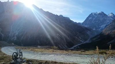manedhel - Chwila przerwy przy wschodzie słońca znad gór na 2400 m. 

#alpventure (...