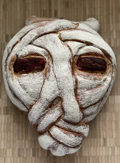 neales - @neales: Mask Bread

#bojowkapiekarska #wykopiek #gotujzwykopem #chleb