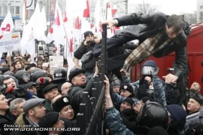 JamesDG - A gdyby tak leszke znowu przez płot przeskoczył i tą komunę obalił ? #polit...