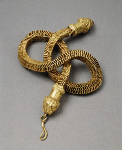 Loskamilos1 - Złoty naszyjnik z głową lwa na obydwu końcach. Wyrób pochodzi z IV wiek...