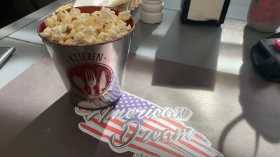 shdw - A i popcorn spoko i obsluga to chyba w 5min sie uwinela ze wszystkim (ʘ‿ʘ)