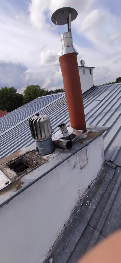 TheSznikers - No elo, na dachu jestem, a gdzie.

#budownictwo #ogrzewanie #komin