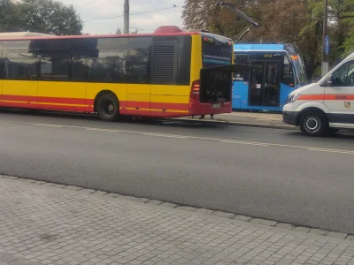 mp3-10 - Trochę pociekło z tego autobusu #mpkwroclaw na Wrocławskim Parku Przemysłowy...