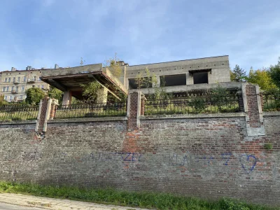 Eldamir - Czy ktoś zna historie tego niedokończonego budynku nad Sanem w centrum Prze...