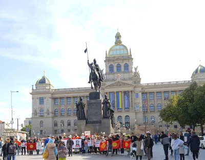 Bslawek29 - @Lepper3001: a tutaj sobotni protest Kirgizów, w Pradze