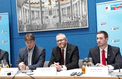 waro - Dzisiaj na zaproszenie AfD do Bundestagu zawitał nasz pożyteczny wiadomo kto. ...