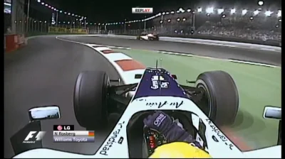 tumialemdaclogin - Nico Rosberg wyjeżdzający na skróty z pit lane podczas GP Singapor...