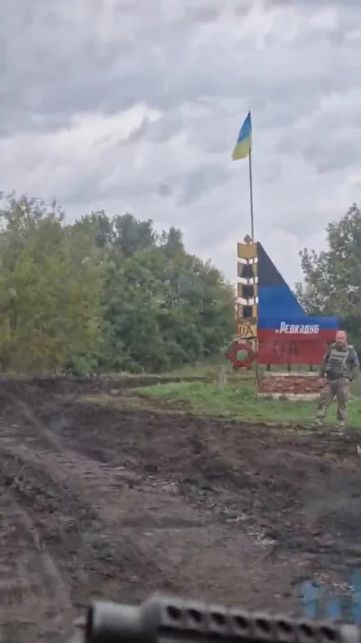 Aryo - Ukraińscy żołnierze wjeżdżają do Ridkodub na północ od Limana. Nagranie sprzed...