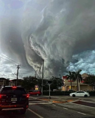 lajsta77 - Co #huragan omija południowo wschodnia Florydę ale powoduje tam powstawani...