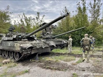 Aryo - Dwa rosyjskie czołgi T-80BV i T80U zdobyte na Rosjanach w miejscowości Pisky-R...