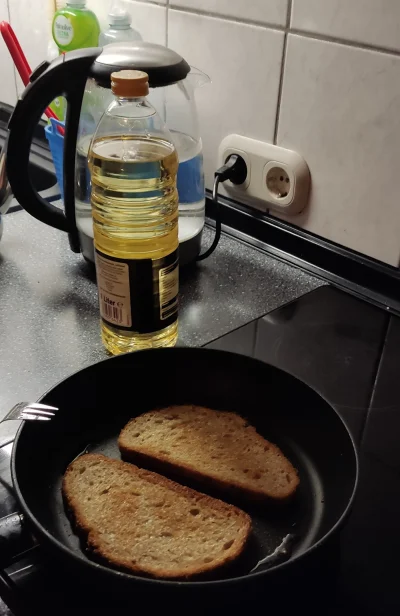 darino - Dzisiaj chleb z patelni bo inflacja¯\\(ツ)\/¯
#foodporn #sniadanie #gotujzwy...