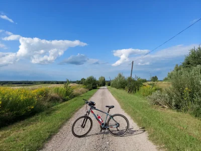 pstrokaty - @Santana55 jeżdżę przeważnie asfaltami ale jakieś szutry też się zdarzają...