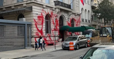 yosemitesam - #rosja #ukraina #wojna #graffiti
Budynek ruskiej ambasady w Nowym Jork...
