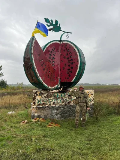 yosemitesam - #rosja #ukraina 
#wojna 
Pod Chersoniem Ukraińcy oswobodzili pomnik a...