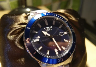 gotx3 - Witam, odebrałem swój pierwszy zegarek, jest to solarny Lorus. Model chyba w ...