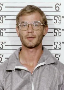 nowyjesttu - Jeffrey Dahmer- jeden z najsłynniejszych seryjnych morderców w USA, gej,...