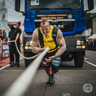 KEjAf - > dla mnie to przez każde przejście powinno się przeprowadzać rower.

@Craz...