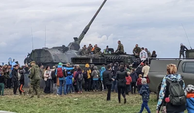 GlodnyJestem - @qamiqadze20: Perspektywa robi tutaj swoje zapewne. Sprawia wrażenie j...