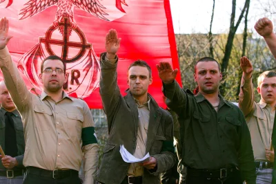 LewPodkarpacia - @NoCap: polacy (w tym późniejszy szef IPN) hajlujący na tle flagi ON...