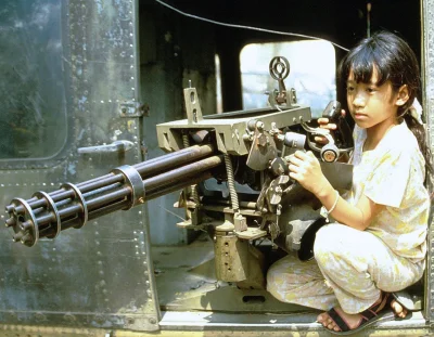 wfyokyga - Gówniara z M134 Minugun, wojna w Wietnamie.
#nocnewojny