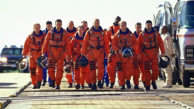 vectoreast - W sumie jest nawet zdjęcie ekipy astronautów, która uratowała Ziemię.