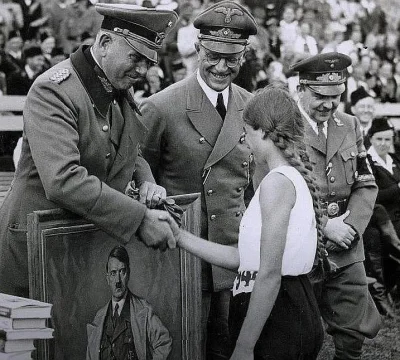 4ntymateria - Holenderka wygrywa konkurs skoku wzwyż i otrzymuje portret austriackieg...