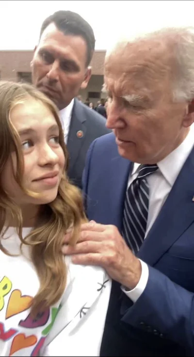 AtlasZbuntowany - Biden dajcy z zaskoczenia mlodej dziewczynie rade aby nie miala zad...