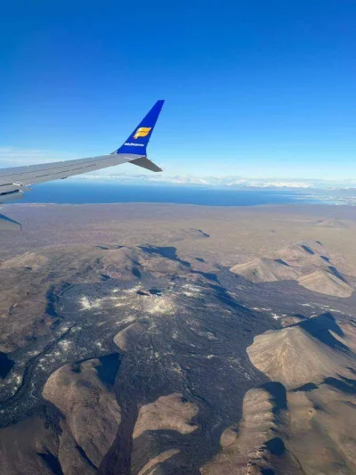 grzesiecki - #ciekawostki #wulkany najmłodszy wulkan na Islandii widziany z samolotu