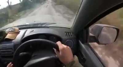 Strelau - Ogrom szczęścia ukraińskiego żołnierza prowadzącego ostrzeliwane auto.

#...