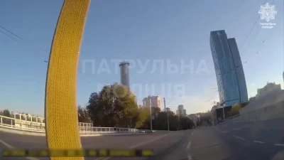 OttoBaum - Nagranie z kamerki GoPro policjanta z Kijowa, który próbuje zesztrzelić dr...