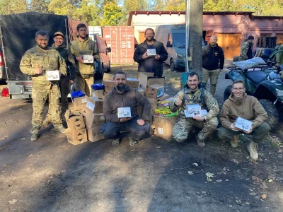 Festung - Żołnierze z 47 z dronami i innymi rzeczami kupionymi im na zimę